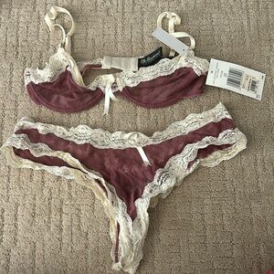 Sexy! Elle Macpherson lingerie set